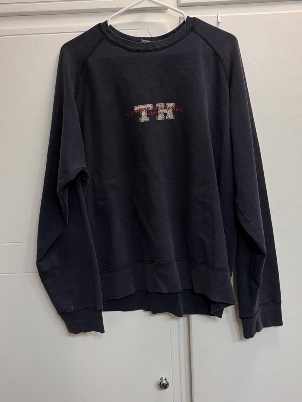 Vintage Tommy Hilfiger Men's Dark Navy Crewneck with 'TH' Logo